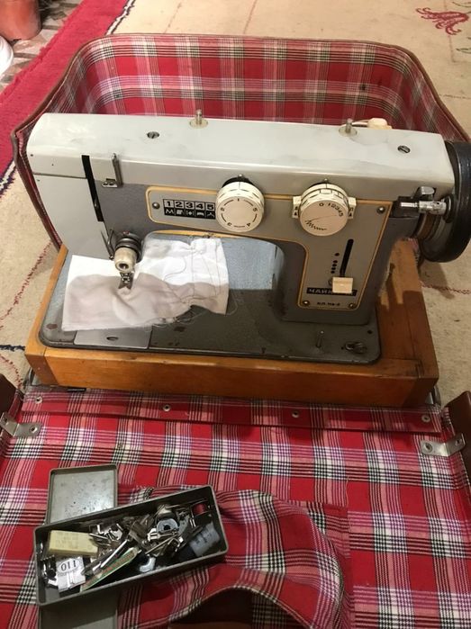 Продам швейную машинку