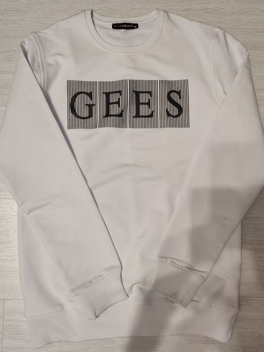 Дамско Яке и чисто нов панталон манго два чифта дънки Зара, жилетка и