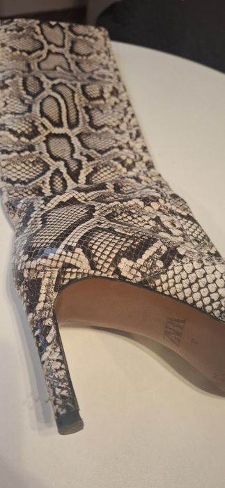 Vand cizme Zara,mărimea 37