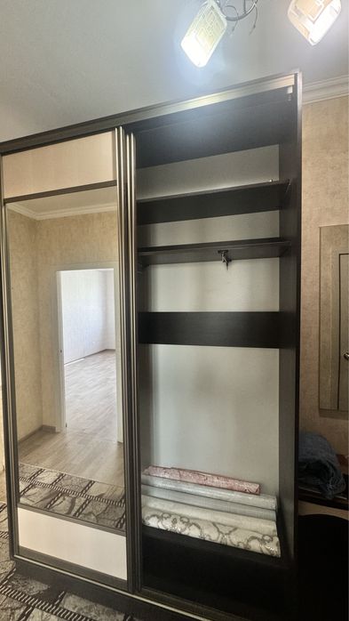 Продается прихожая мебель