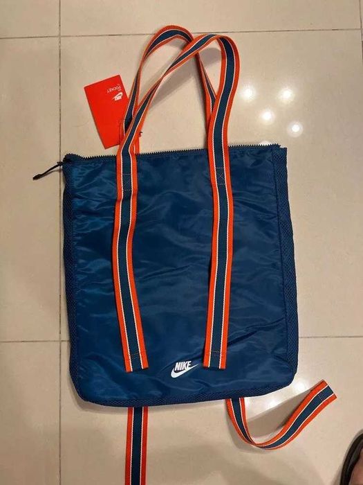 Nike Air Max Satin Zippered Tote / чанта за лаптоп