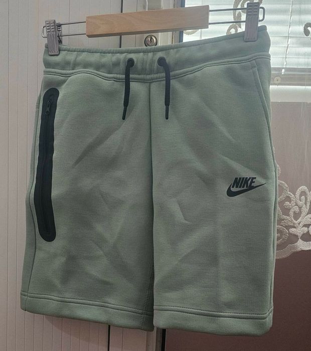 Къси  гащи tech fleece