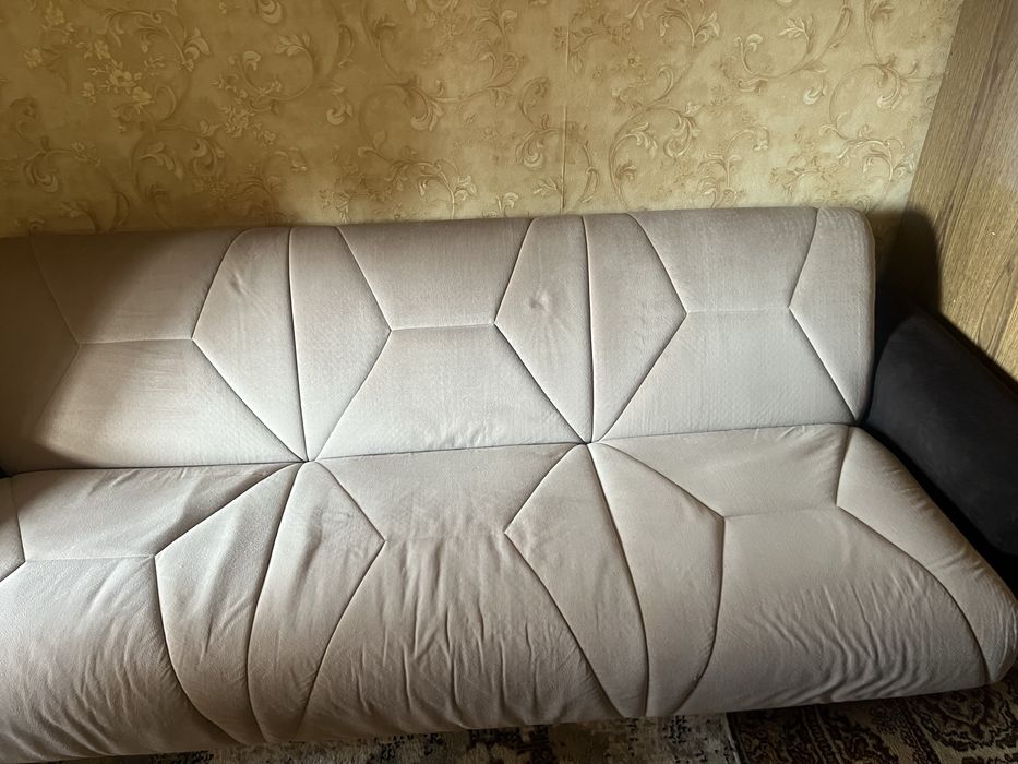 Продаётся диван и стулья