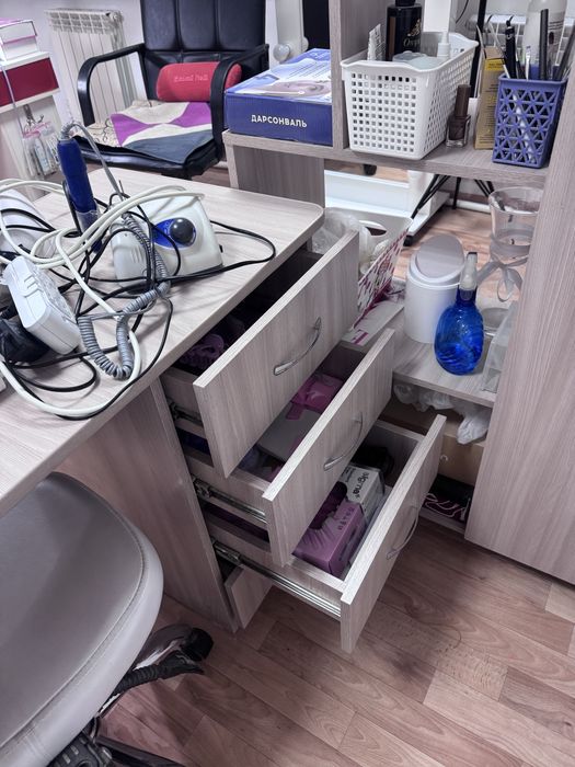 Стол компьтерный , маникюрный