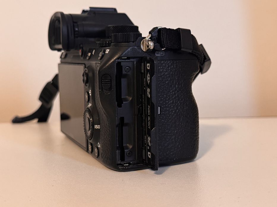 Sony A7R III Full‑Frame 42 MP, stare foarte bună