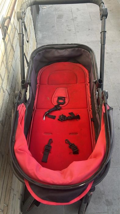 Продам коляску в подарок автокресло