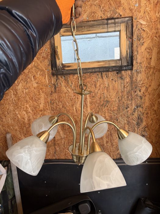 Продам люстру в хорошем состоянии