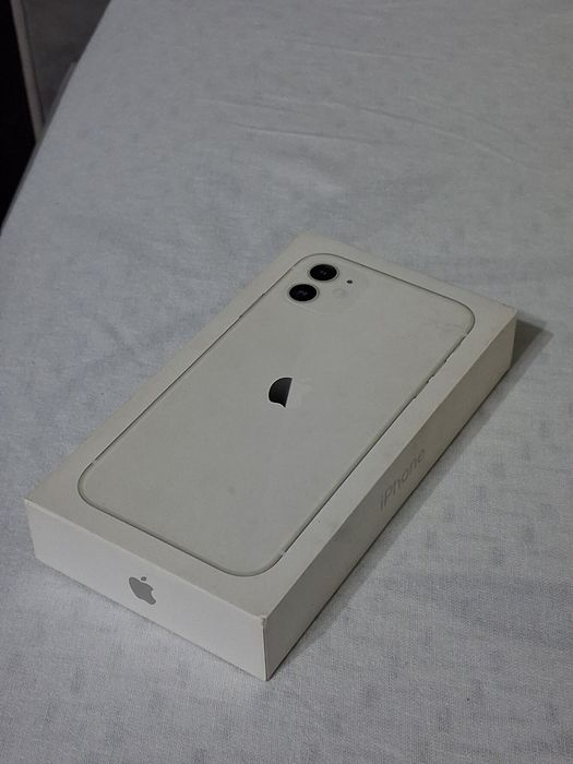 IPhone 11, в хорошем состоянии.