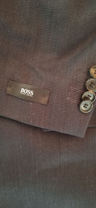 Boss костюмы и пальто шерстяной  оба новые на размер м  с Германии