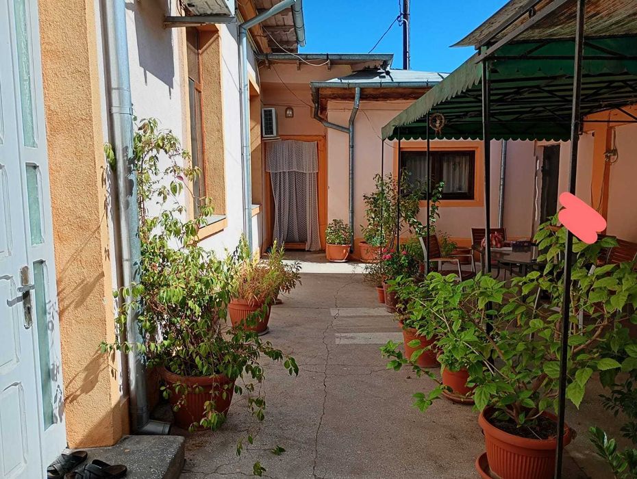 Vând casa zona centrală St 680 mp. Sc 350mp