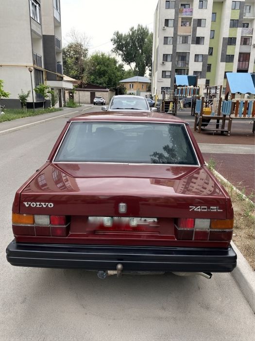 Автомобиль VOLVO 740 GL