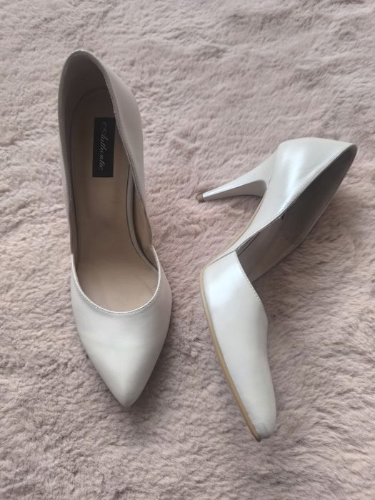 Pantofi nude, eleganți