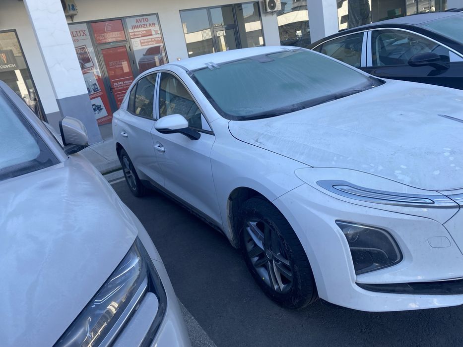 hongqi e-qm5 2025 restyling