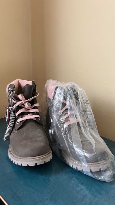 Timberland
Bocanci impermeabili de piele nabuc 6" Premium 38.5