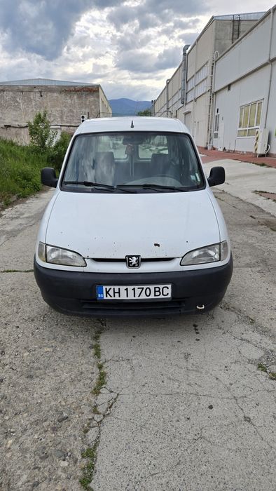 Продавам Пежо партнер - Peugeot partner - бензин