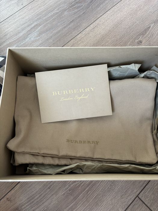 Сандали Burberry като нови