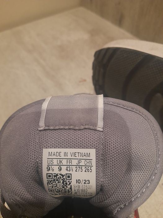 Продавам маратонки Адидас
