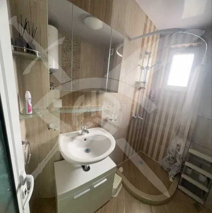 Двустаен - Обзор