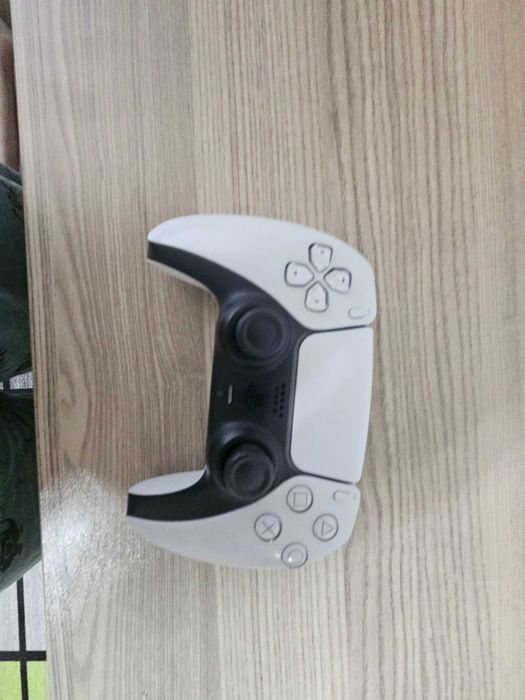 PlayStation 5 с 2 игри