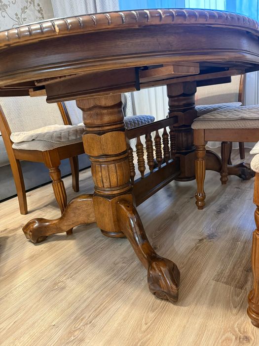 Продается стол с 6 стульями