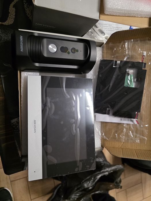 Комплект видеодомофон Hikvision LCD монитор 7 Full HD камера 7броя