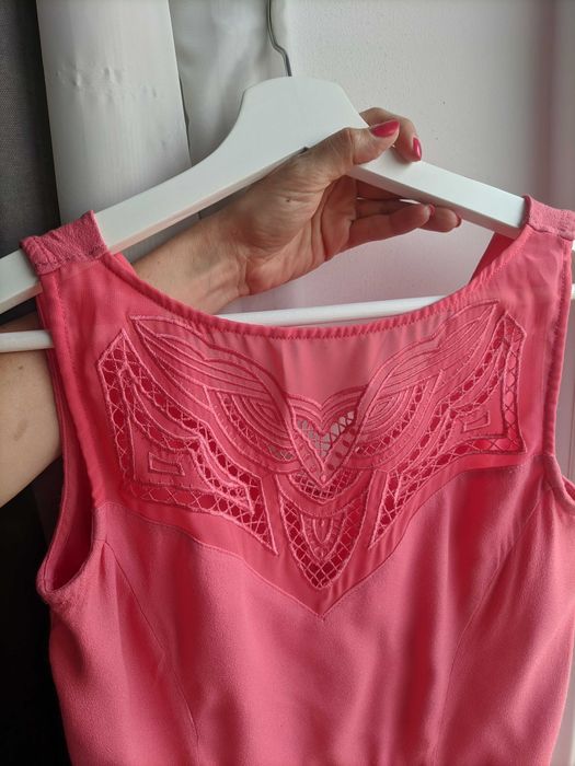 Розовое летнее платье