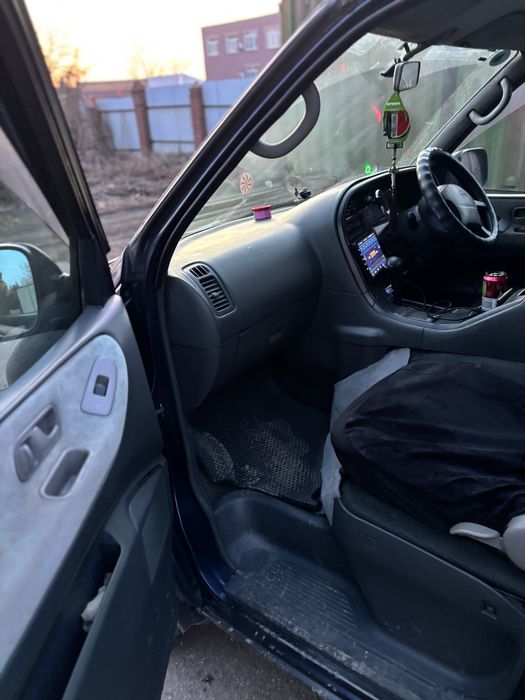 Нисан Ларго 2,4 бензин