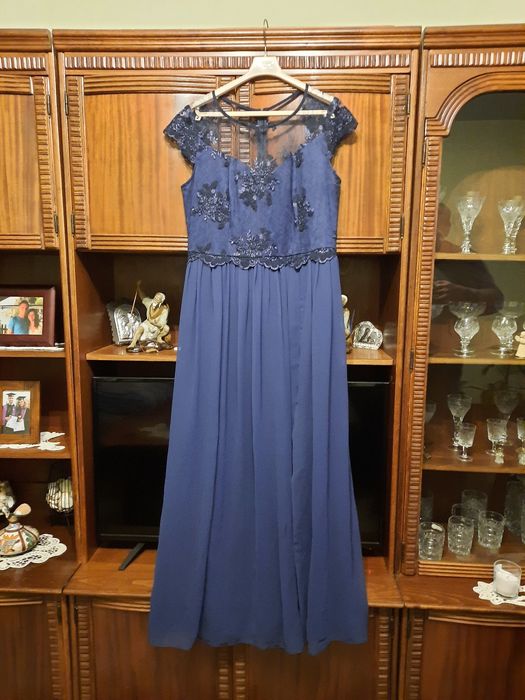 Rochie lungă de ocazie, purtată o singură dată.