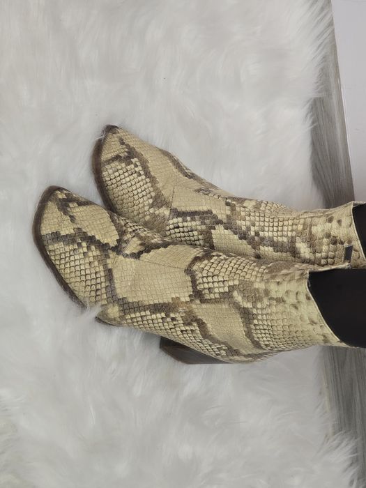 Botine Zara imitație șarpe mărimea 37