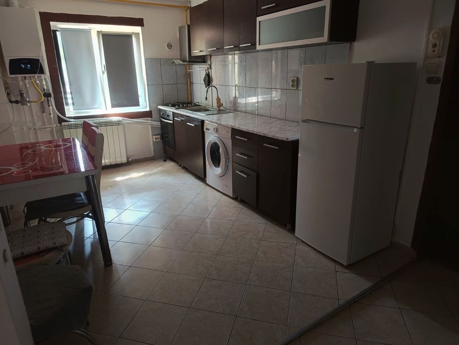 De inchiriat apartament 2  camere  cu centrala proprie
