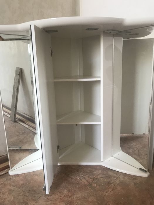 Продам угловую раковину