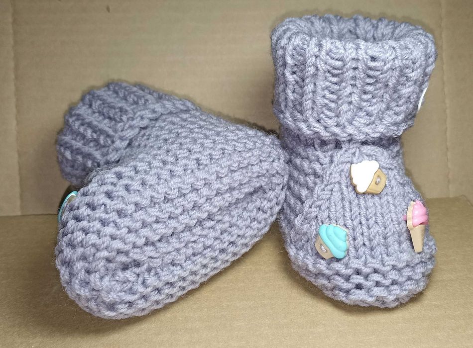 Вязаные пинетки для младенца