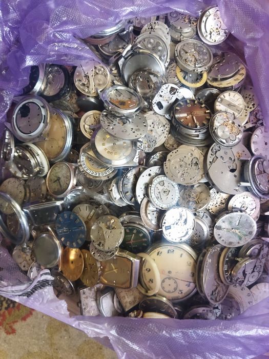 Продам запчасти на часы наручные СССР