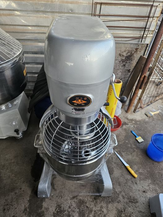 Pishiriq va boshqa turdagi maxsulot uchun mikser