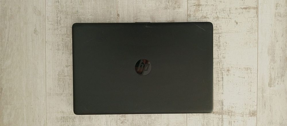 Laptop HP, in stare bună din punct de vedere estetic