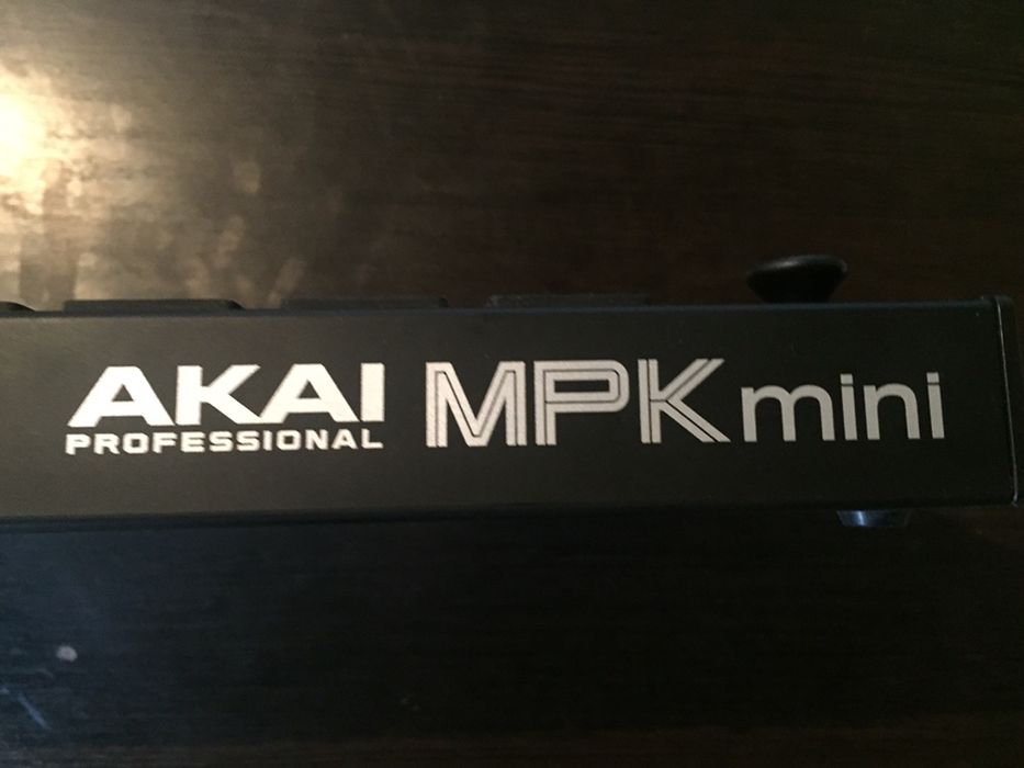 MIDI клавиатура AKAI MPK