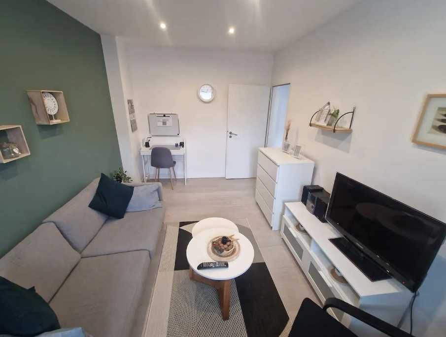 Дава се под наем Тристаен апартамент в Пловдив, Остромила - 95 кв.м за 300 € - Снимка #1