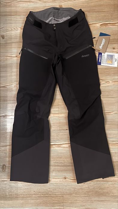 Дамски хардшел панталон Bergans Senja 3L W Pants Dark Shadow Grey 2023