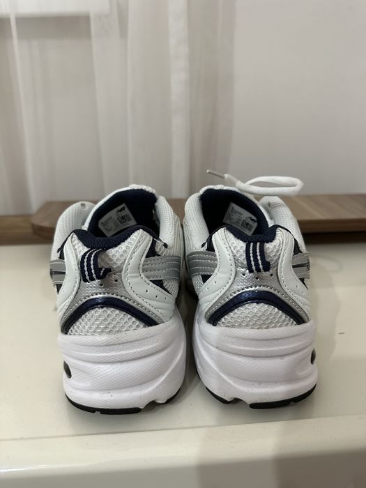 Кроссовки срочно продам