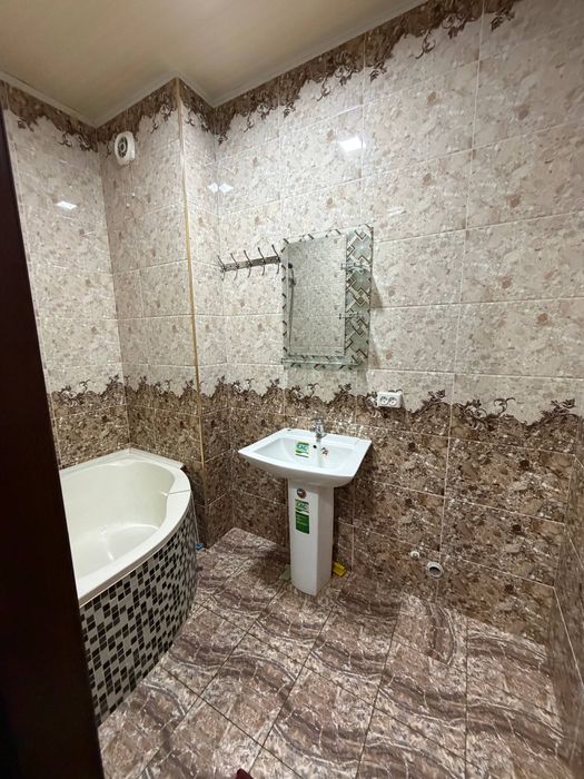 Dom 3 xonalik zafaron restarani roparasi 2 etaj