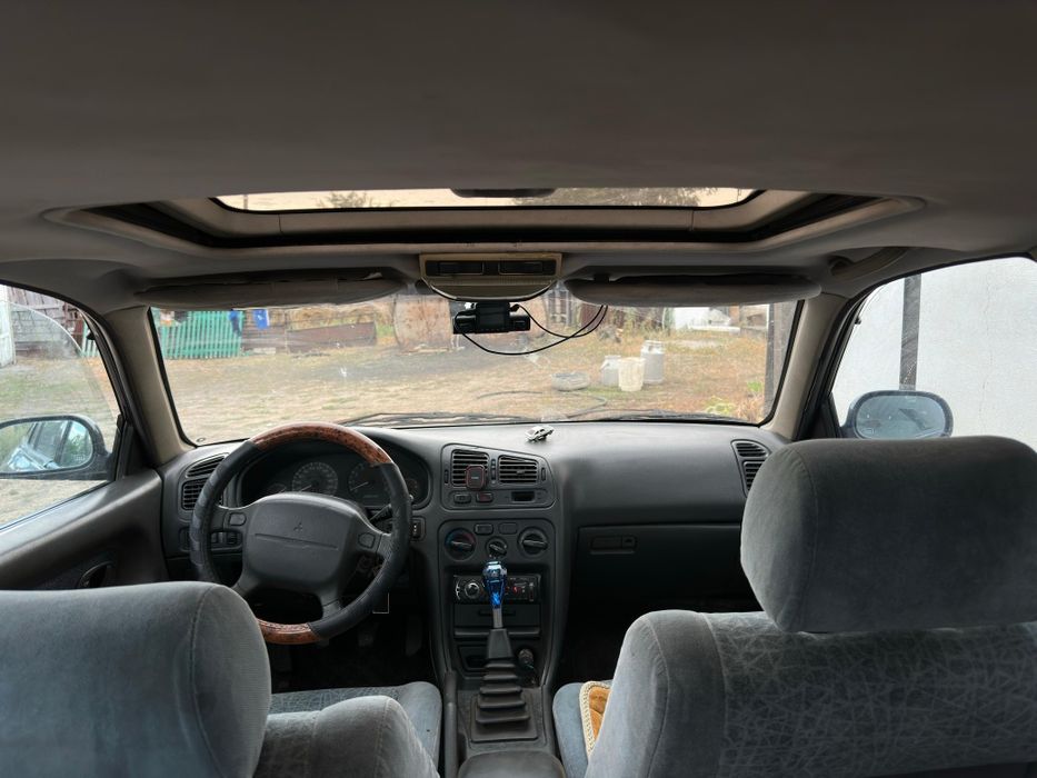 Машина Mitsubishi galant