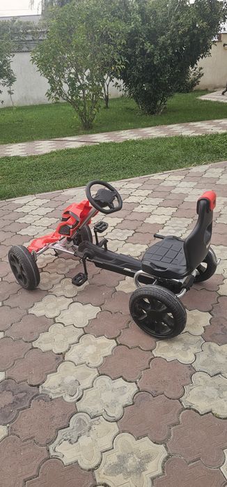 Kart cu pedale pentru copii