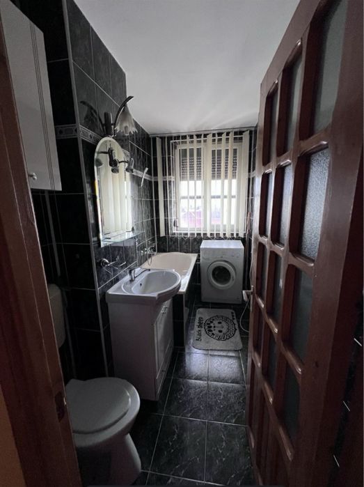 Închiriez apartament