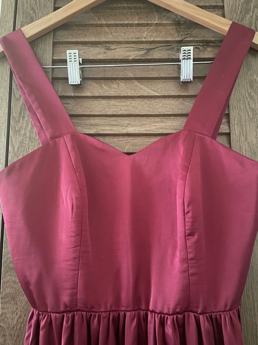 Дълга сатенена рокля