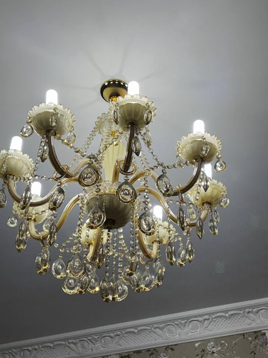 Люстра хрустальная. Состояние отличное. Цена - 600тыс.