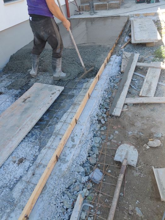 Trotuare , alei , beton periat , terase circulabile  , Garduri frontale sau laterale  cu plasa si pahare betonate