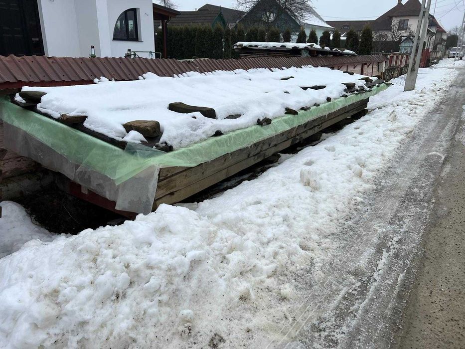 Grinzi lemn 29cm x19cm x 8m,  scanduri la 4 m .(total aprox 11m 3)