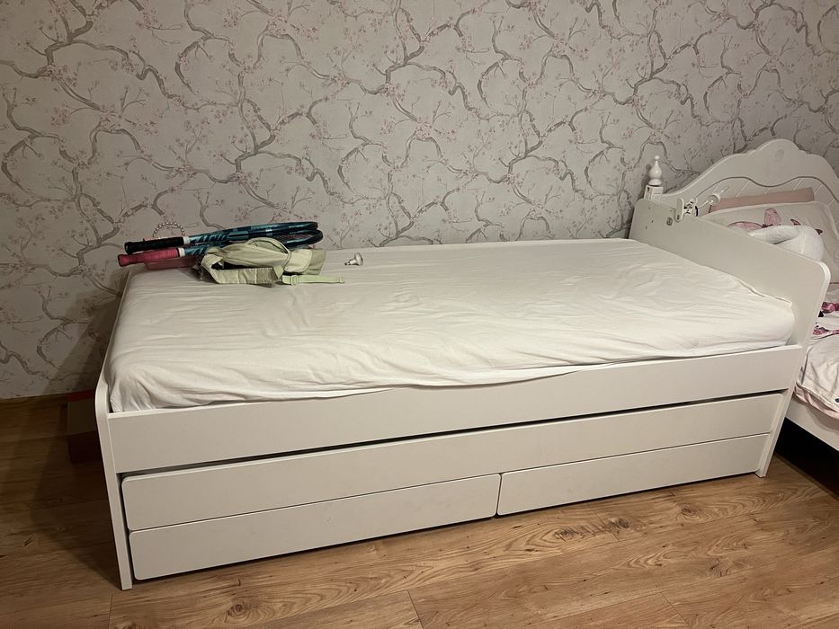 Легло /двойно/от IKEA 90/200+ матраците