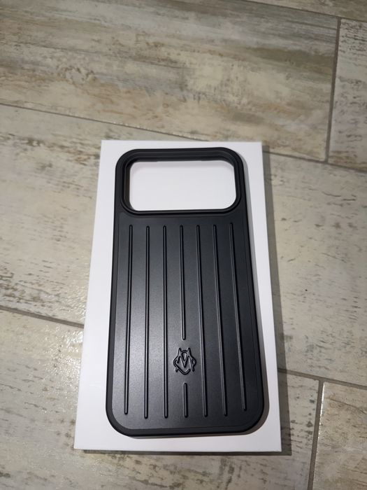 Rimowa case кейс черен за iPhone 17 pro max