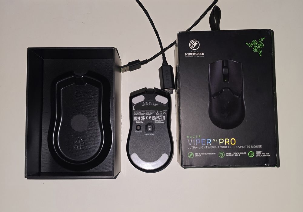 Mouse Razer Viper V2 Pro, în stare foarte bună, utilizat personal și îngrijit.